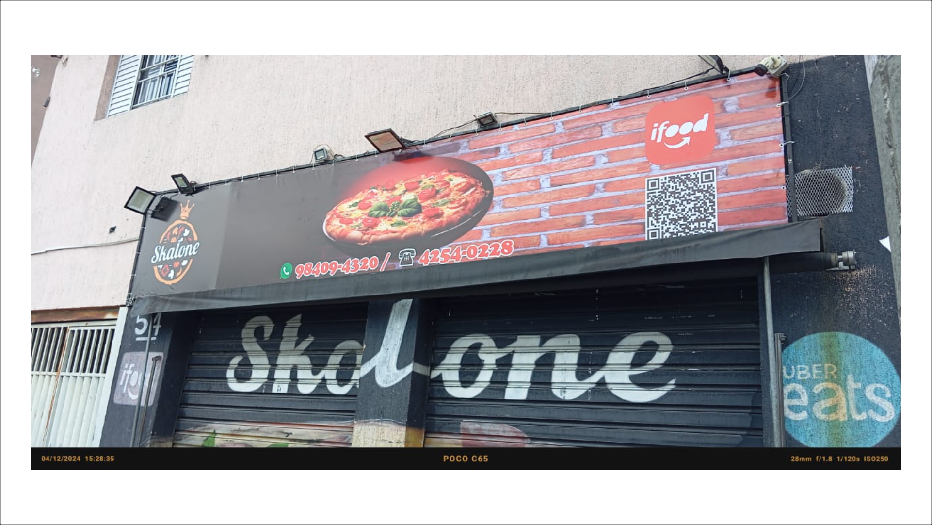 Fachada comercial com ACM e toldo